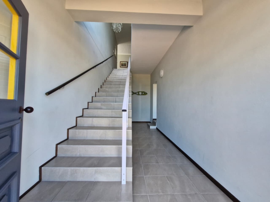 5 Bedroom Property for Sale in Stilbaai Oos Western Cape